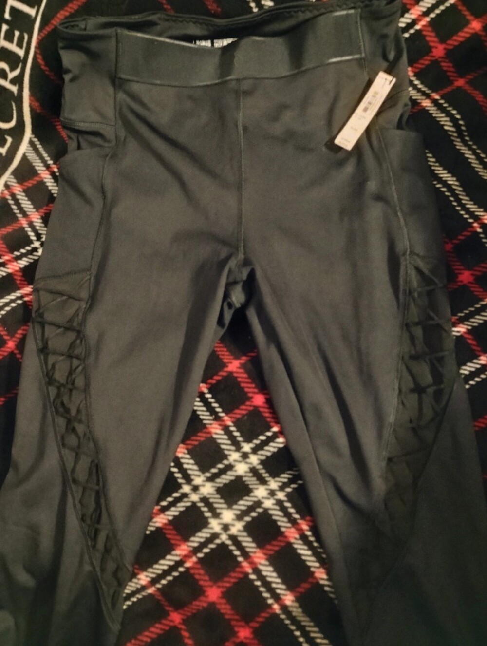 Women's Black Stretch Victoria Secret Capri Leggings With Mesh Inlay Design XL